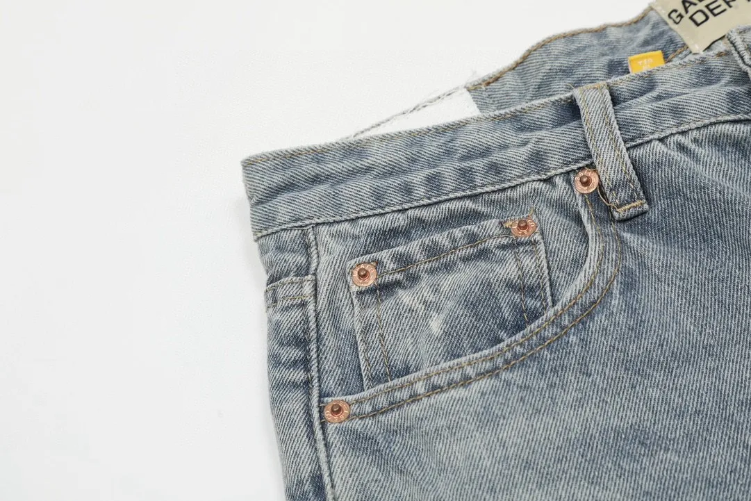 #8116 P260💰 Independent GALLERY DEPT. Vintage spliced cross loose washed flared jeans - truly restore the ultimate texture of Vintage - original hardware accessories, washed and other elevators, QR code analysis are all purchased from the original factory, high degree of restoration, welcome to compare with certain products ~ - three-dimensional version, loose and comfortable, not picky about the figure, taller and slimmer, factory Seiko, original quality control, same style for men and women, can be matched with couples, versatile recommendation, must-have jeans for all seasons -Size: 28 30 32 34 36